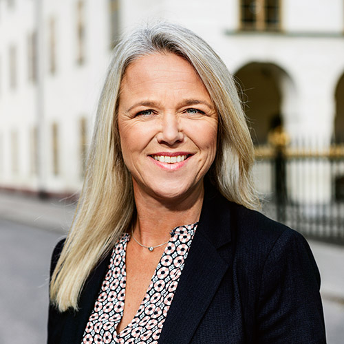 Annika Lasmarias
